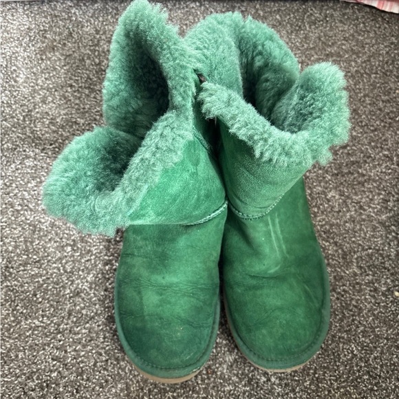 Olive green Uggs - Picture 1 of 5